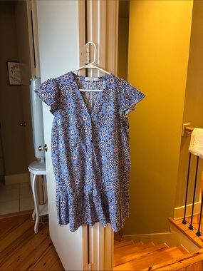 LOFT Blue and White Floral V-Neck Ruffle-Hem Tunic